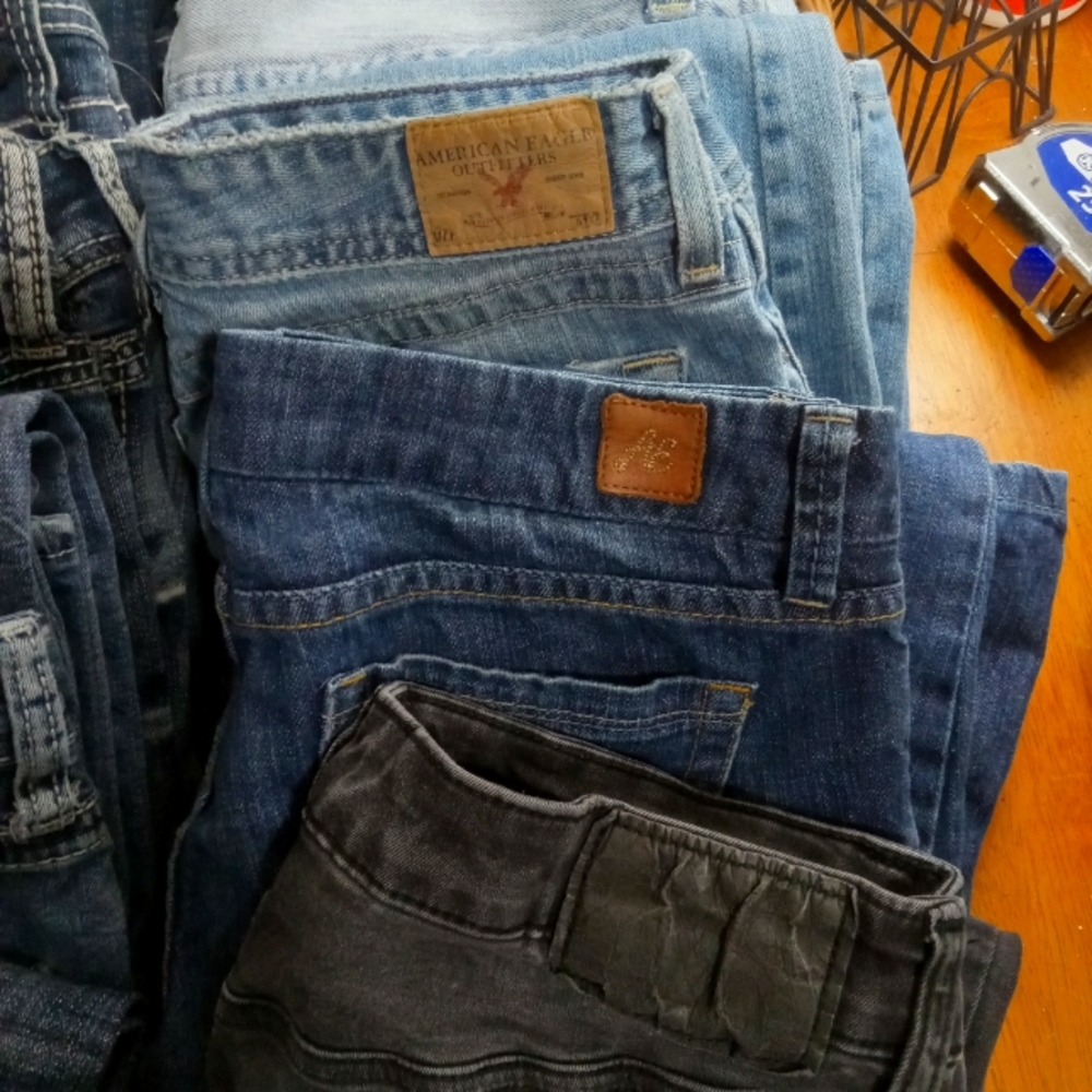 American Eagle Jeans Bundle 2 sz 4 and 1pr sz 8 (small sz 8)and 1 pr sz 29x39